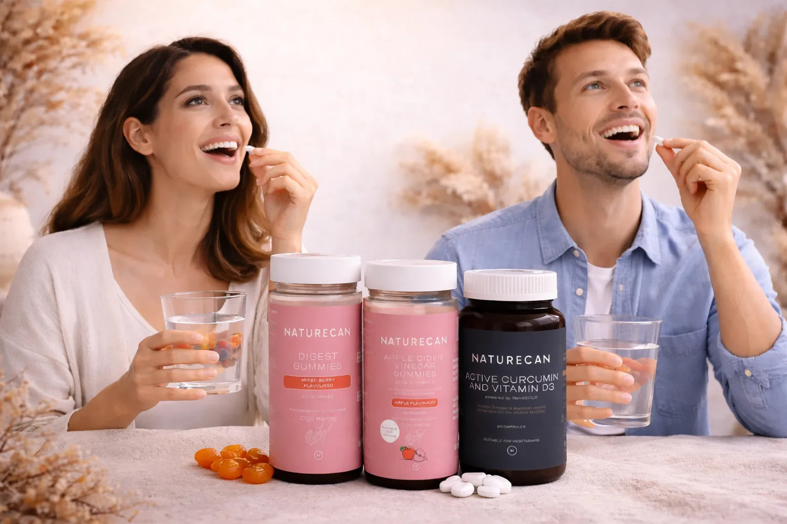 Frau und Mann nehmen gemeinsam Probiotika von Naturecan ein